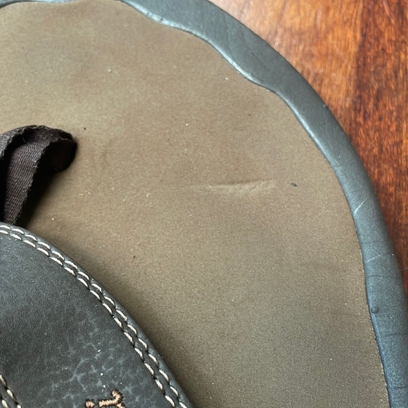 Men's OluKai flip flops.  Brown  leather.  Never worn. - Picture 7 of 7